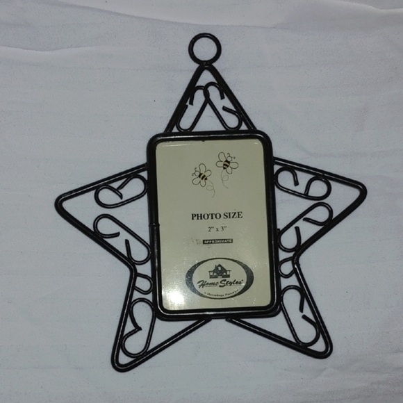 Hanging Star-Shaped Metal Photo Frame 2" x 3" - Picture 1 of 5